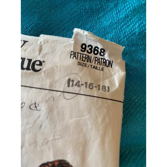 Vogue 9368 shirt dress pattern size 14 - Picture 2 of 6